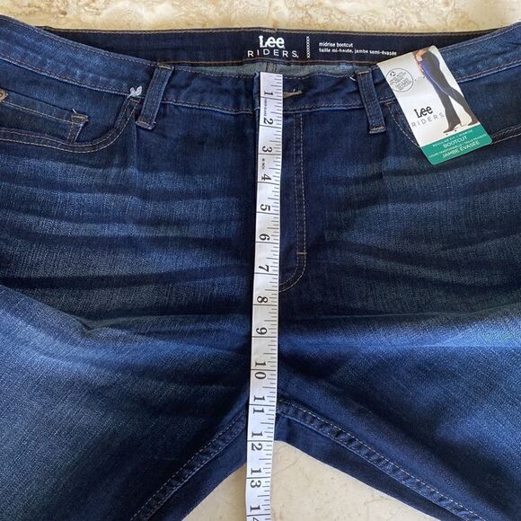 NWT Lee Riders Mid Rise Bootcut Jeans - Picture 11 of 14